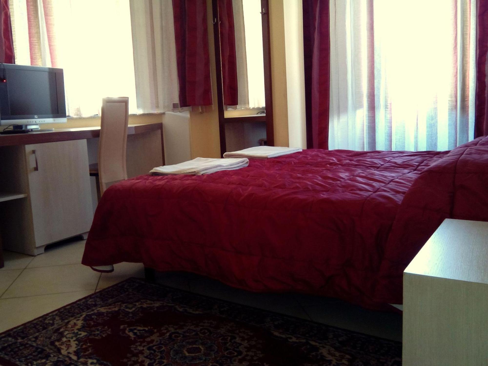 Hotel Conte Ruggero Serra San Bruno Room photo