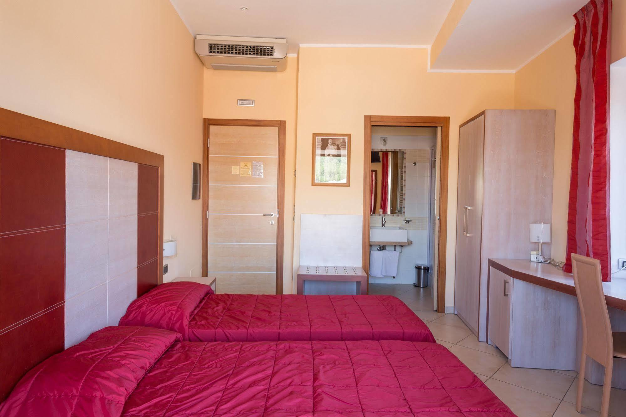 Hotel Conte Ruggero Serra San Bruno Exterior photo
